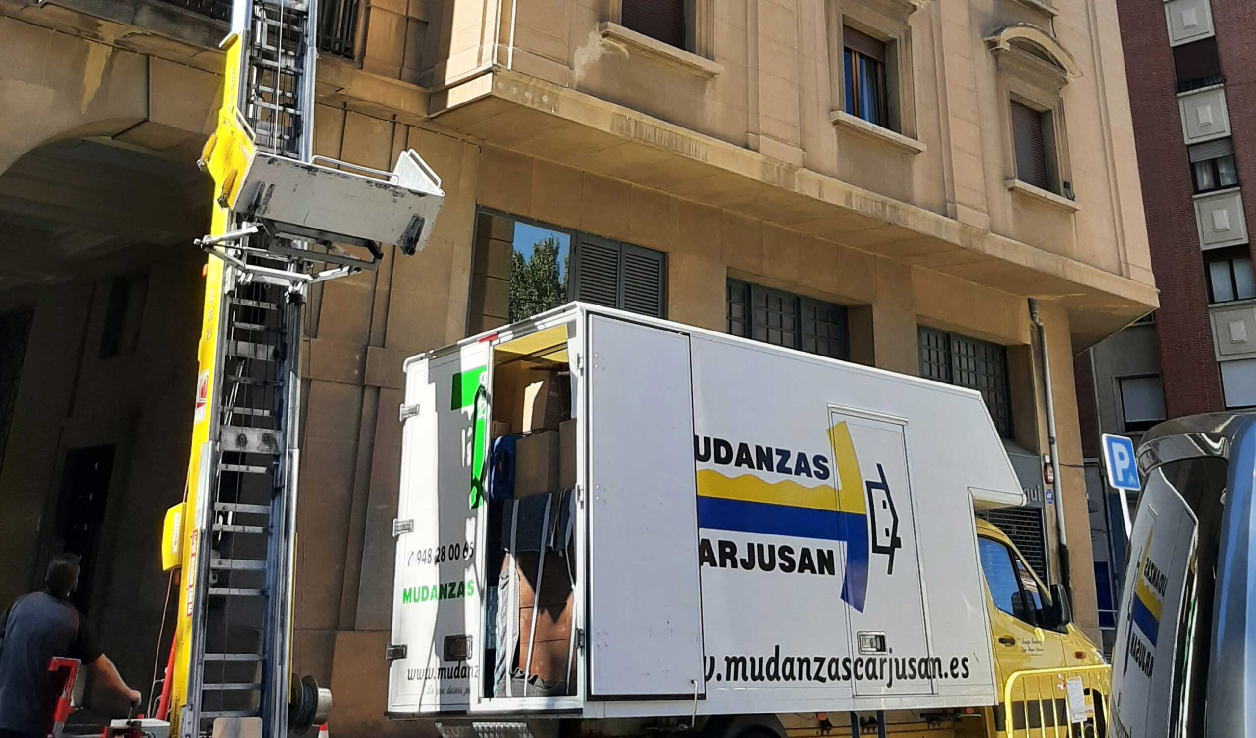 elevamuebles-mudanzas-carjusan-pamplona-scaled SERVICIOS